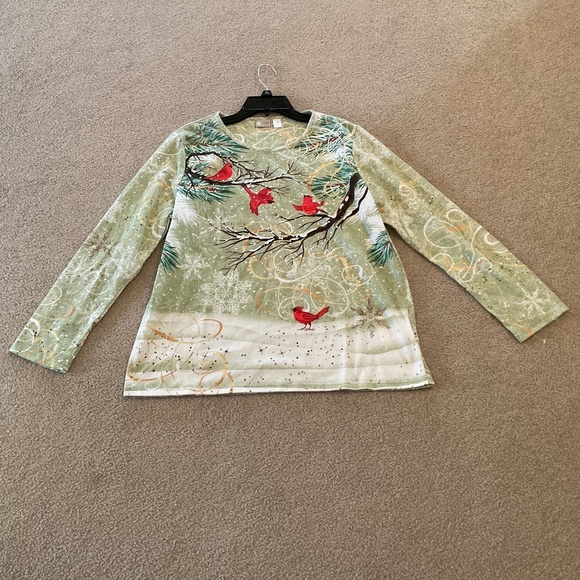 size XL, bust is up to 44” inches, four cardinals pretty shirt, new condition - Picture 9 of 9